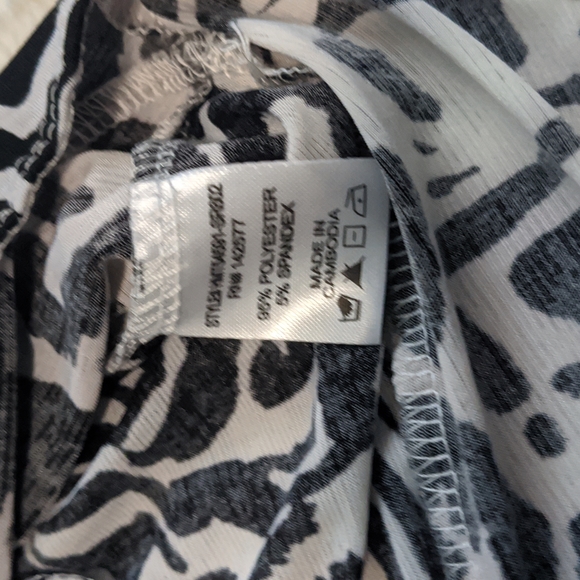 💜Animal Print Surplice Bodysuit💜 - Picture 9 of 11